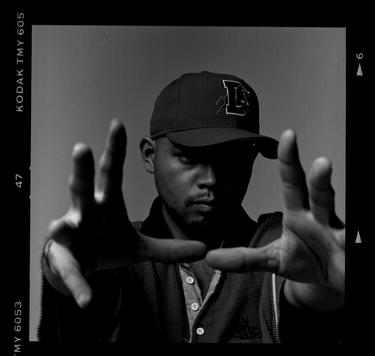 D.Lが5年ぶりのオリジナルアルバムで「ブッダの遺産」発掘 - 音楽ナタリー