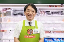 珍⼭を演じるミスターちん。