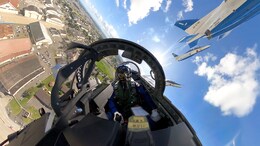 ブルーインパルスの空へ