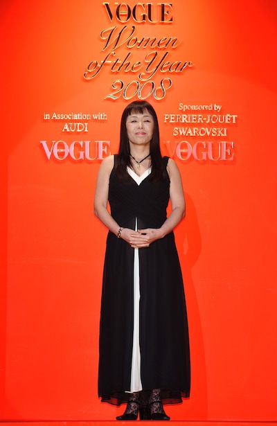 ヴォーグ誌主催の「Woman of the Year 2008」授賞式での一条ゆかり。少女マンガ界の桃井かおりと称されるだけあって、その衰えぬ美貌に目を奪われる。