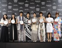 授賞記者会見の風景。各界の美女が勢揃いだ。