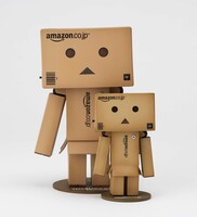 ダンボーとミニダンボー、まるで親子のような立ち姿。