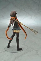 「槍桜ヒメ」フィギュアのバックショット。見えないところまでしっかり造形されているらしい。（©ヤスダスズヒト/講談社）