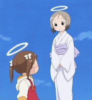 輪っかをつけた美羽と色装束がやけに似合っている茉莉。