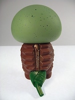 後ろから見た麩饅獣。