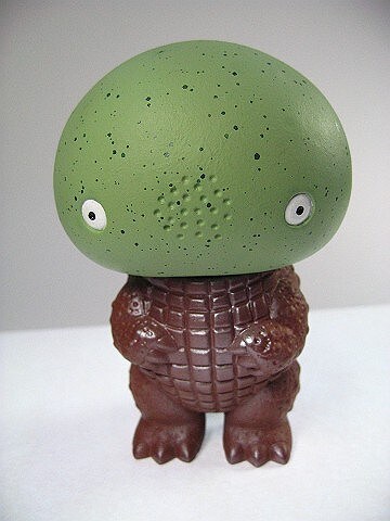 見よ！これがソフビ麩饅獣（サンプル版）。思わず触ってみたくなる。