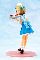 大きなリボンがよく似合う。