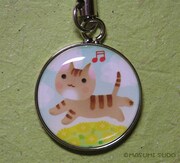 携帯ストラップ。ごきげんな様子。