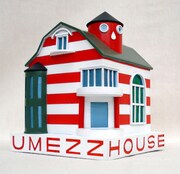 貯金箱。本物そっくりの完成度にびっくり。