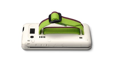 NS01の背面にはベルト付き。