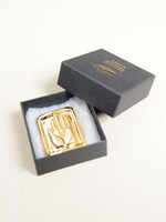 「空条承太郎 ブローチ」。(C)Hirohiko Araki ＆ LUCKY LAND COMMUNICATIONS / SHUEISHA.