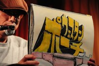 間近で見るカラー原画にファン大興奮。