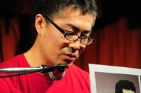 朴訥な語り口だが、メガネの奥の眼光は鋭い。