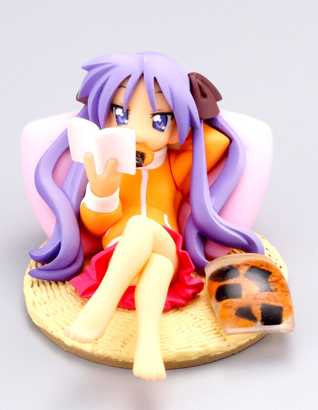 部屋でくつろぐかがみが付いてくるのは、コンプエース5月号。