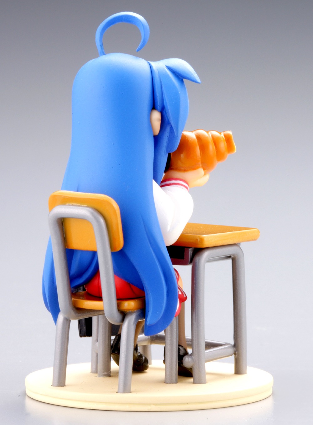 トレードマークのアホ毛もばっちり。
