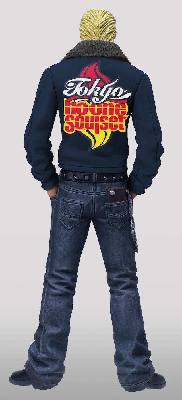 背中に「Tokyo no one Soulset」とロゴがプリントされている。