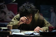 安部慎一を演じる水橋研二。