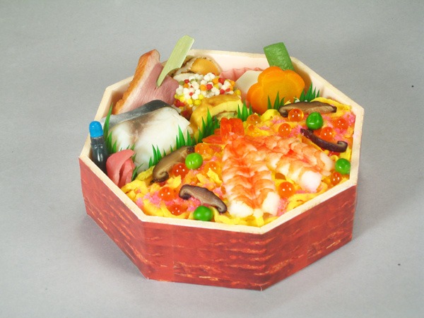 大船軒とのコラボ駅弁「湘南玉手箱」。