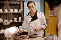 爽やかに微笑むパティシエ小野＝ソヌ。もちろんその腕は超一流。