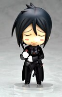 肉球をぷにぷにするセバスチャン。(C)YT/SE・KP・M