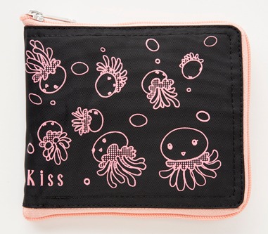 折りたたんだ裏面には浮遊するクララがいっぱい。