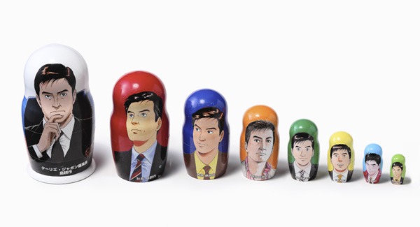 クーリエ・ジャポンと島耕作のコラボを記念した「シマトリョーシカ」。巡業終了後は、チャリティーオークションに出品される予定とのこと。