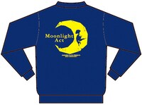 「月光条例」パーカー。ネイビーのボディに大きくプリントされた黄色い月が栄えるデザイン。
