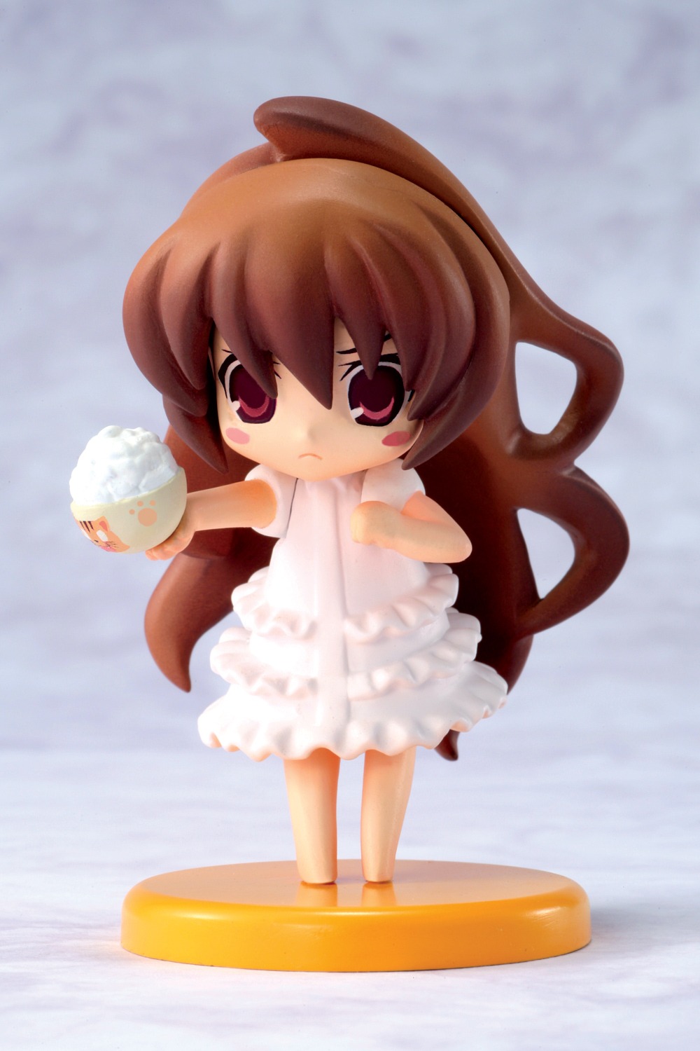 大河のおかわりバージョン。茶碗を片手におねだりポーズ。(c)竹宮ゆゆこ／アスキー・メディアワークス※写真は製作中のものです。実際の商品とは多少異なる場合があります。