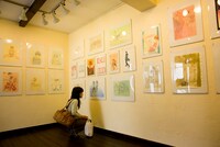 1階にはカラー原画が。リラックスした雰囲気の中、好きなだけ近づいて楽しめる。