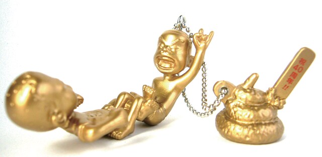 四の字固めフィギュアの金色バージョン。