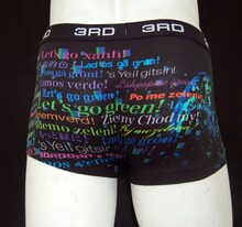 坂本龍一によるボクサーブリーフパンツその3。「Let's go green!」「もっと緑に！」などさまざまな国の言葉でエコな言葉が書かれた、メッセージ性あふれる下着に仕上がっている。