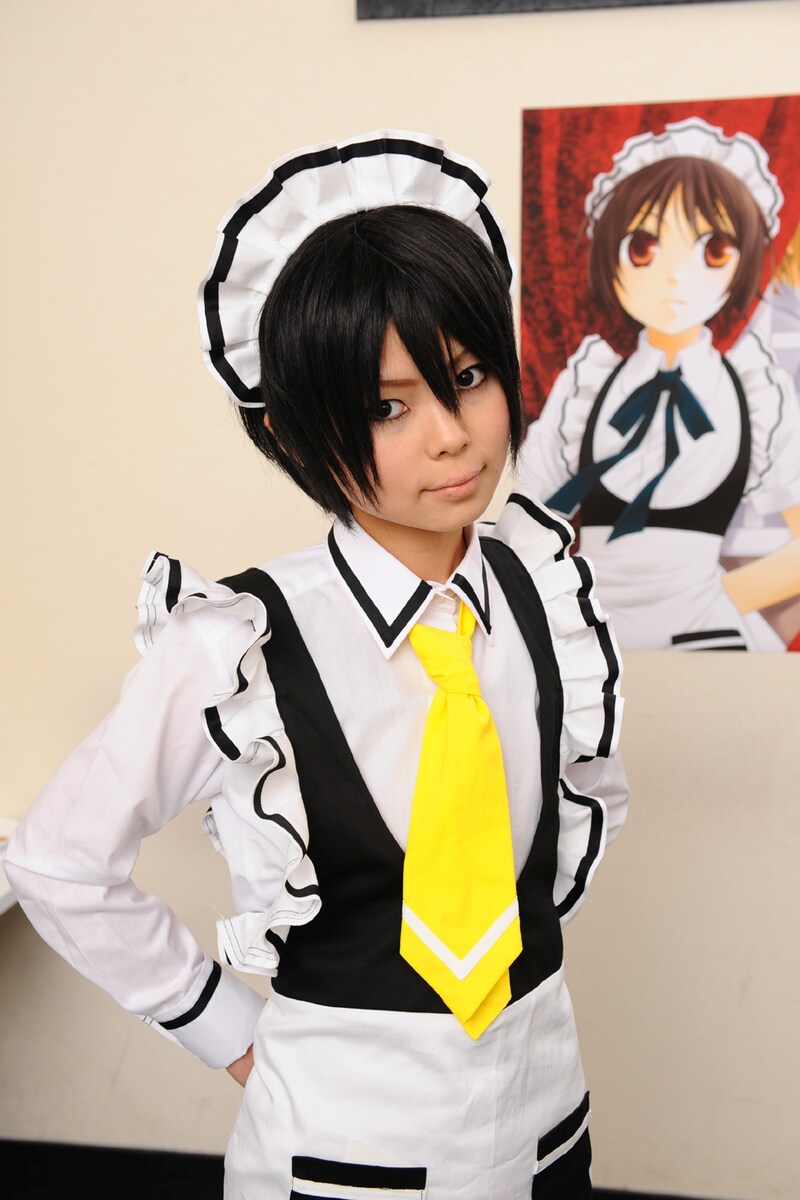 男装喫茶「80＋1」のギャルソンの千尋コス姿。(C)2009 Ototachibana