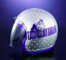 強敵たちとの激闘を思わせる破壊跡風のイメージもプリント。(C)荒木飛呂彦＆LUCKY LAND COMMUNICATIONS／集英社