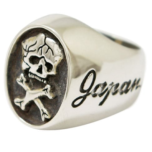 ドクロのマークがシブすぎる柳内デザインのシルバーリング。ギャンキン読者ならテンションが上がること間違いなし。