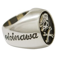 細部にまでこだわりが感じられるシルバーリング。ジミー気分で街を闊歩しよう。