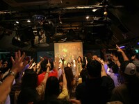 3時間半にもわたるイベントを締めくくった、色紙争奪のじゃんけん大会。