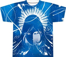 公式サイトにてプレゼントされるコラボTシャツ「Inner Galaxy」カラーバリエーションのひとつ。物語のキーパーソンとなる女性、羽黒妖を題材にしたデザイン。（c）2009松本零士　（c）2009 SUNSOFT　コーシカ（R）