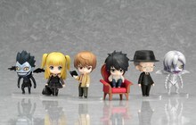 第1弾の6キャラクターが大集合。中身を選ぶことができないトレーディング方式となっているので、買いすぎに注意。(c)大場つぐみ・小畑健／集英社・ＶＡＰ・マッドハウス・ＮＴＶ・Ｄ.Ｎ.ドリームパートナーズ