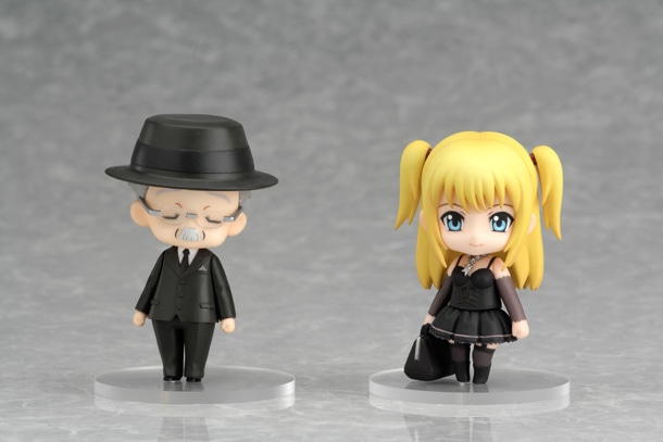 ワタリ（写真左）と弥海砂（右）。ミサはこちらのスマイルバージョンのほか、ウィンクバージョンも。(c)大場つぐみ・小畑健／集英社・ＶＡＰ・マッドハウス・ＮＴＶ・Ｄ.Ｎ.ドリームパートナーズ