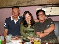 終了後、楽屋でのスリーショット。江口「浦沢直樹とやるときはまた呼んでくれよ」。福本「今日は皆さんお集まりいただきありがとうございました」。サイバラ「福本さんが意外に描けたんで口惜しかったな。あと予想以上に江口さんが下手だったんでうれしかった」。