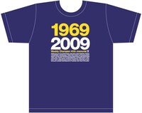 週チャン40周年記念TシャツB。40年という歴史の長さを感じさせる一品だ。