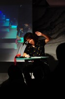 同お題に喜国「病気のふりをすると無罪になるよ」と回答。ブラックな回答に場内爆笑。