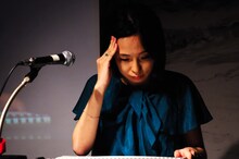 2回戦第3試合、シードで登場した紅一点、辛酸なめ子。今大会のため美容院に行ってきたという。