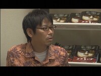 インタビューに答えるいましろたかし。