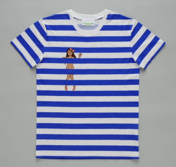 江古田ちゃんTシャツ表。胸元にはちょっぴり控えめに、でもやっぱり全裸の江古田ちゃんが。男女問わず、安心して着られるワンサイズ。（写真は見本です）