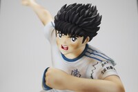 激闘Ver.の翼くん。破れた袖からは「おれたちの夢 全国制覇V3!」と書かれた包帯がのぞいている。(c)高橋洋一/集英社