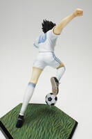 (c)高橋洋一/集英社