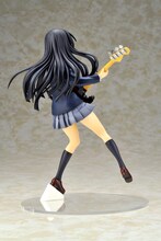 後ろ姿。(c)かきふらい・芳文社／桜高軽音部