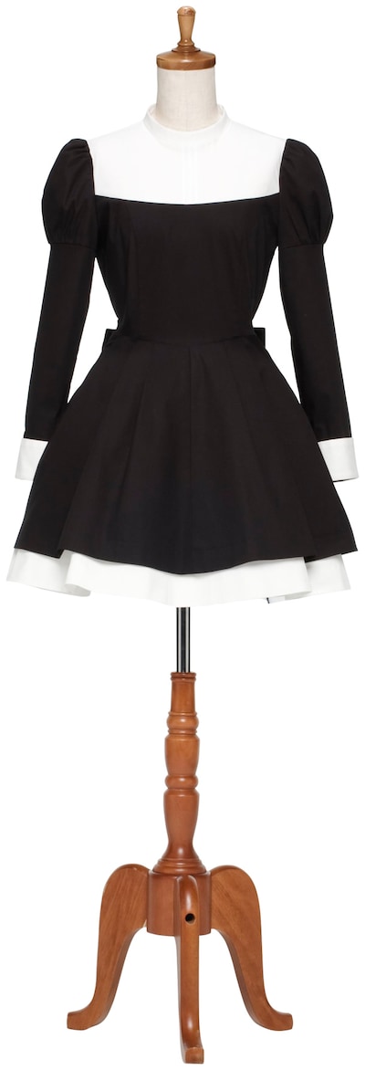 これが聖ルチア女学園の公式制服。マーガレット18号ではこだわりの個所が解説されている。なおサイズはMのみ。