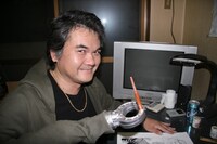 「以前よりずっとペンが手になじみます！」と、生まれ変わった右手にご満悦の加瀬あつし。左手をリニューアルする日も近い？